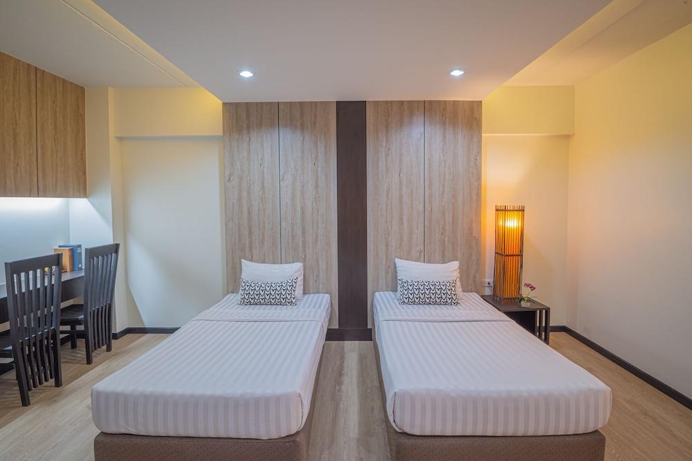 Grand Marina Residence Hotel Ban Laem Chabang Exteriör bild