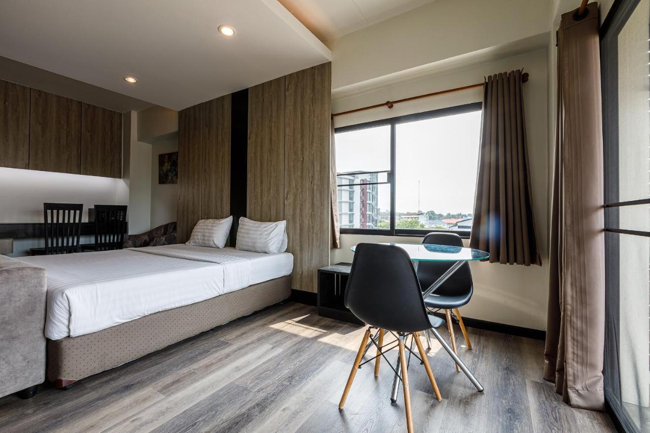 Grand Marina Residence Hotel Ban Laem Chabang Exteriör bild