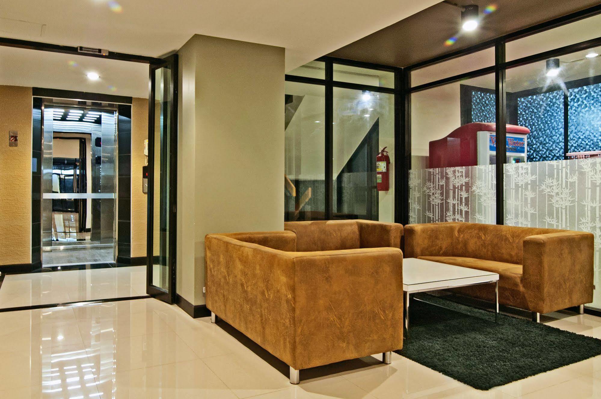 Grand Marina Residence Hotel Ban Laem Chabang Exteriör bild