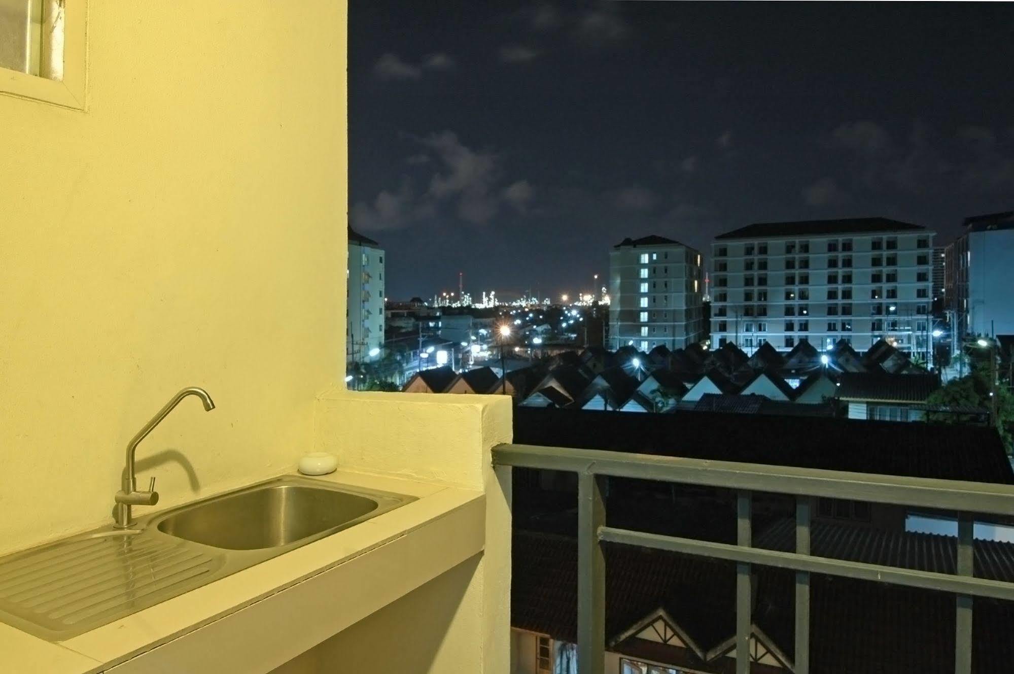 Grand Marina Residence Hotel Ban Laem Chabang Exteriör bild
